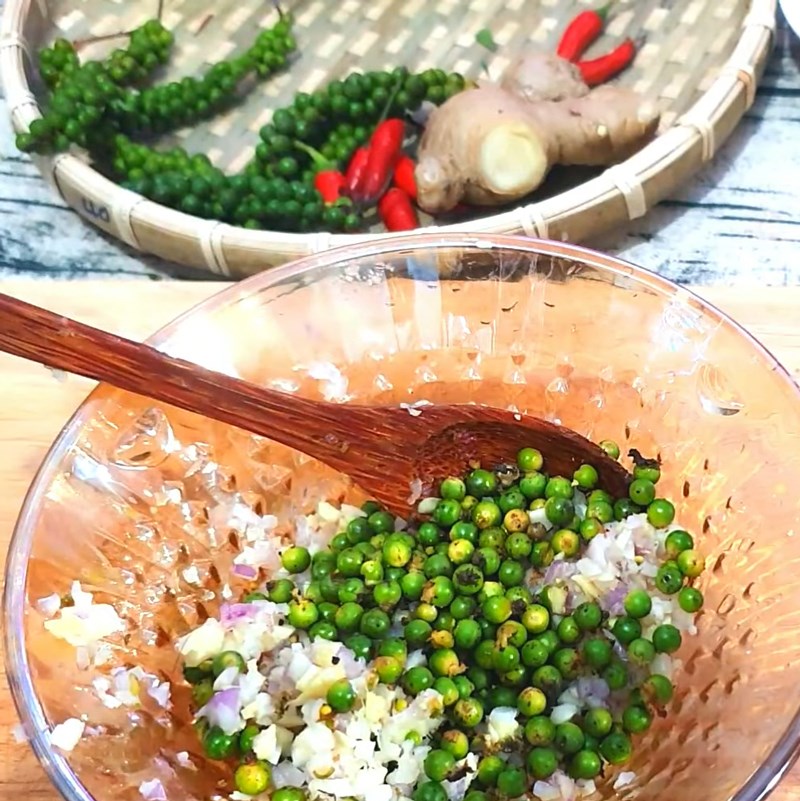 Bước 3 Pha sốt Ốc bươu nướng tiêu xanh