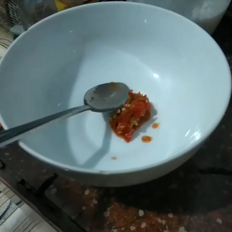 Bước 2 Pha sốt Cá sòng nướng muối ớt