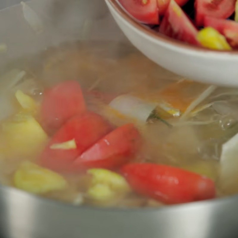 Bước 4 Nấu canh Cá ngân nấu canh chua măng