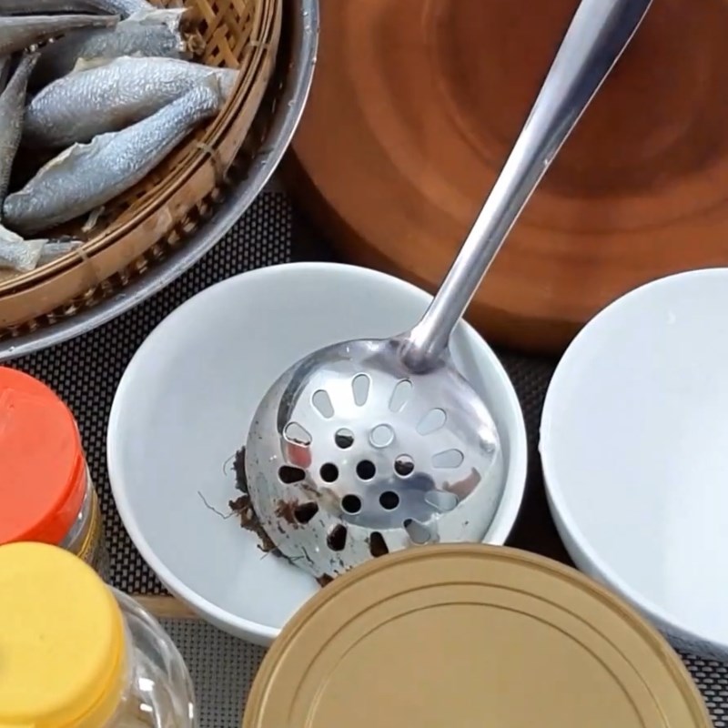 Bước 1 Pha sốt me Khô cá đù rim me