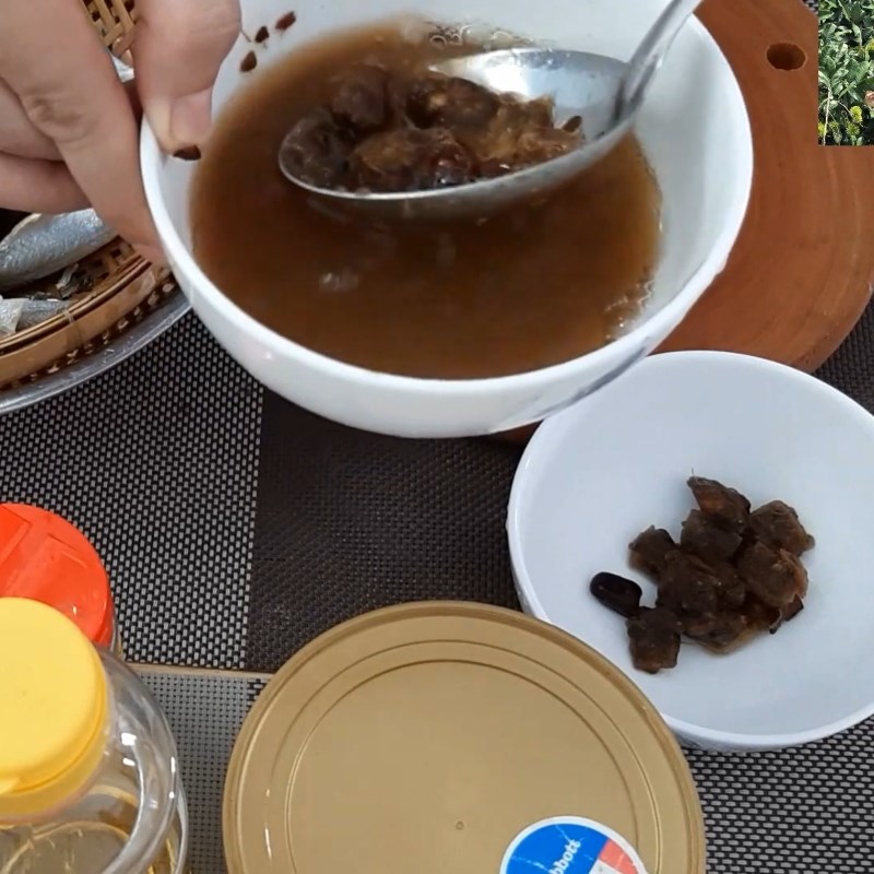 Bước 1 Pha sốt me Khô cá đù rim me