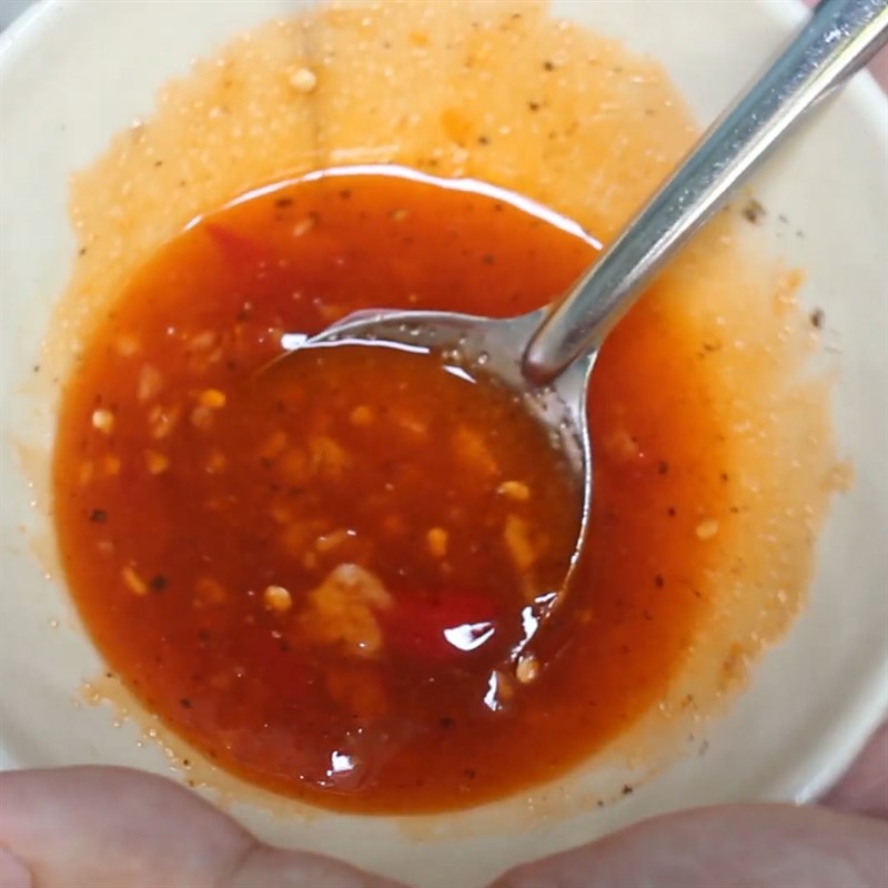 Bước 2 Pha sốt nước mắm Bò viên chiên nước mắm