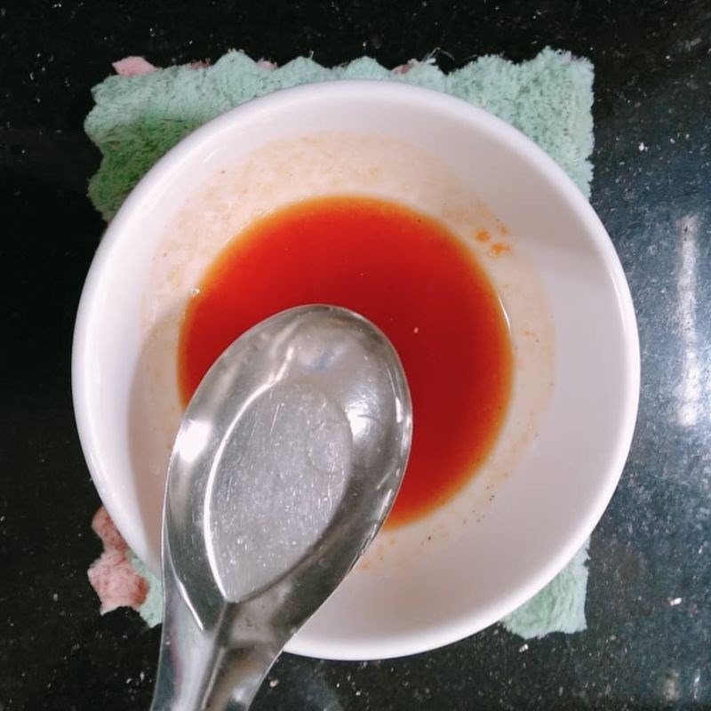 Bước 3 Pha sốt nước mắm Đầu cá hồi chiên nước mắm (Công thức được chia sẻ từ người dùng)