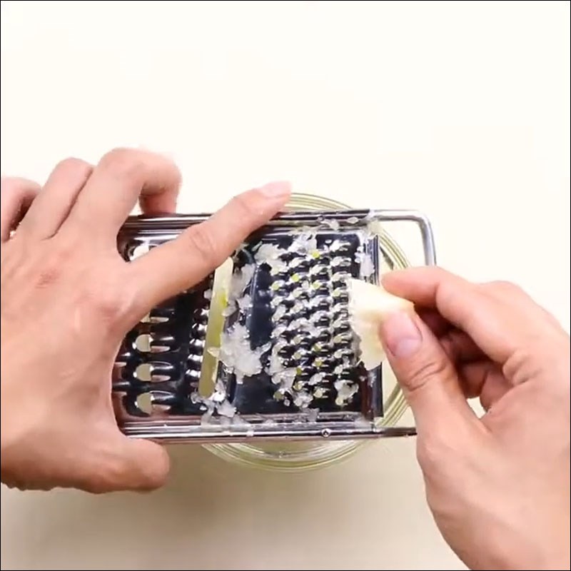 Bước 2 Pha sốt hành gừng Thịt heo áp chảo sốt hành gừng