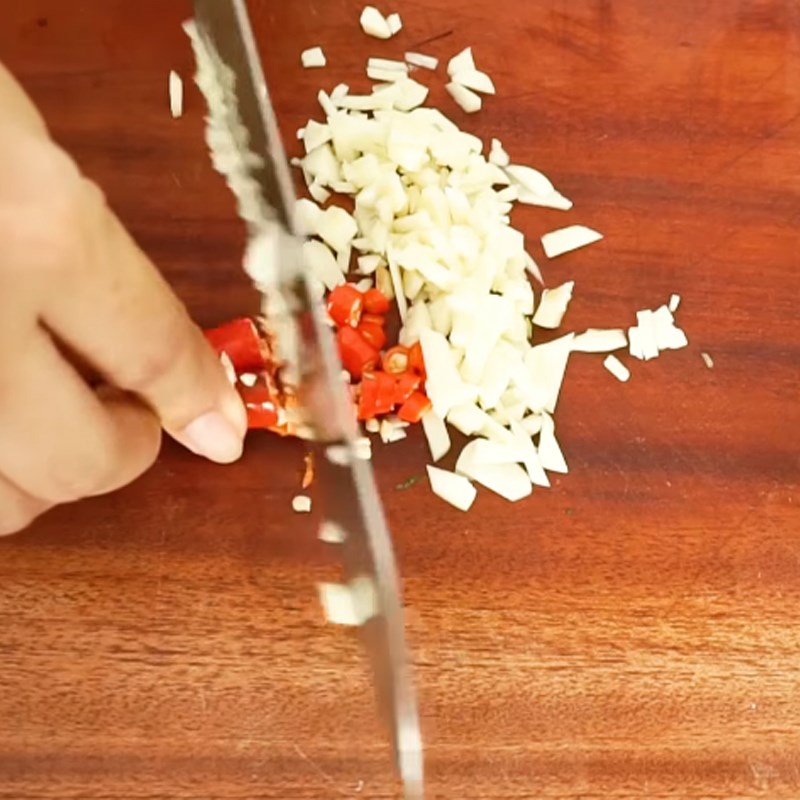 Bước 4 Pha sốt trộn Gỏi ổi tai heo