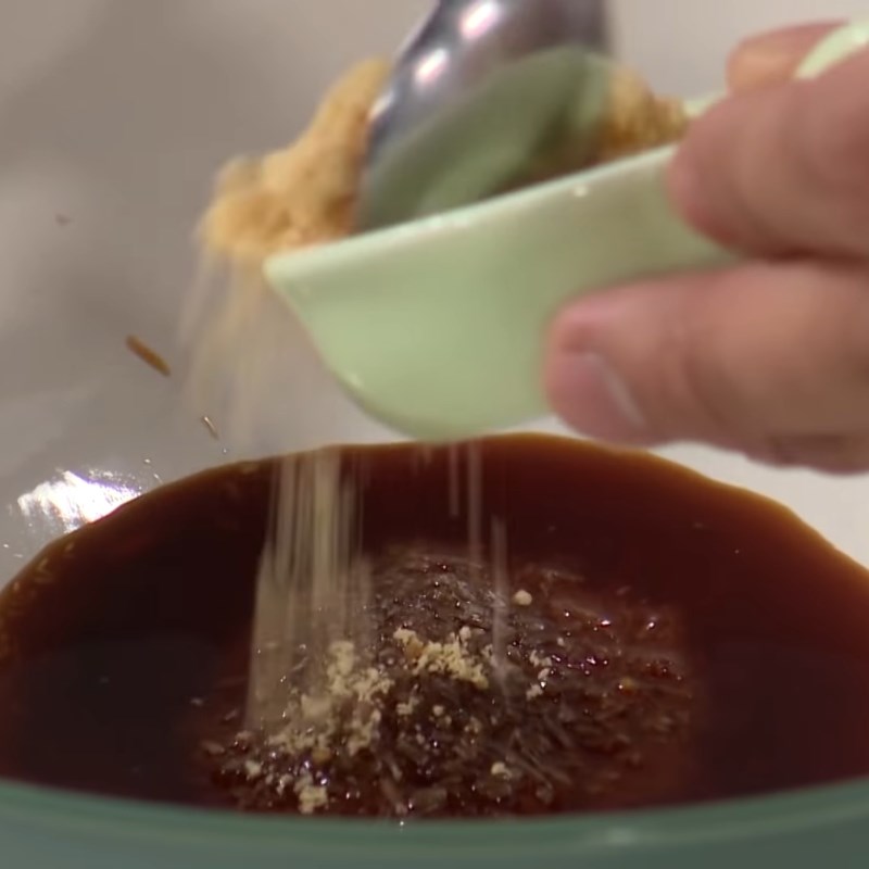 Bước 3 Pha sốt và ướp thịt vịt Vịt kho nước tương