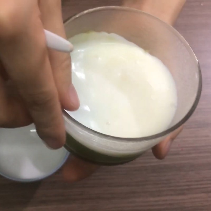 Bước 5 Pha và đổ khuôn hỗn hợp sữa Pudding bơ sữa cho bé ăn dặm