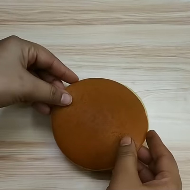 Bước 4 Phết nhân Bánh rán doremon - bánh rán dorayaki không cần bột nở và trứng
