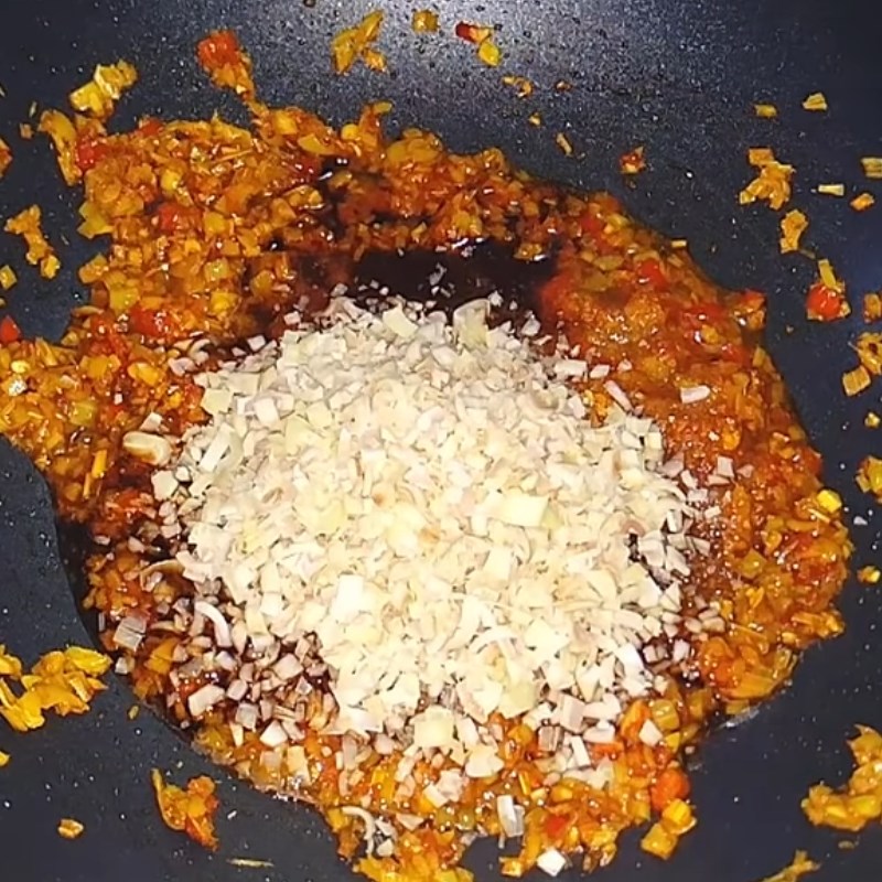 Bước 3 Phi thơm gia vị Sườn non chay kho sả ớt