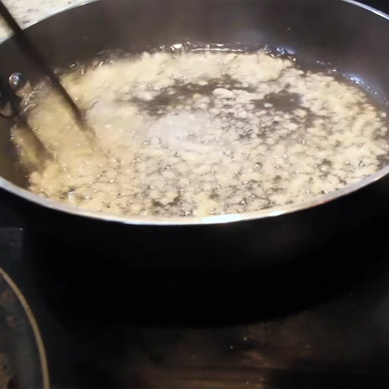 Bước 3 Phi tỏi Canh chua cá bông lau