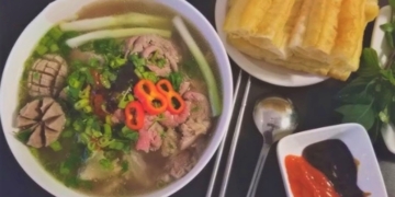 Hướng dẫn nấu phở bò viên thơm ngon, nhanh gọn tại nhà 76 phobovien 1200x676 1