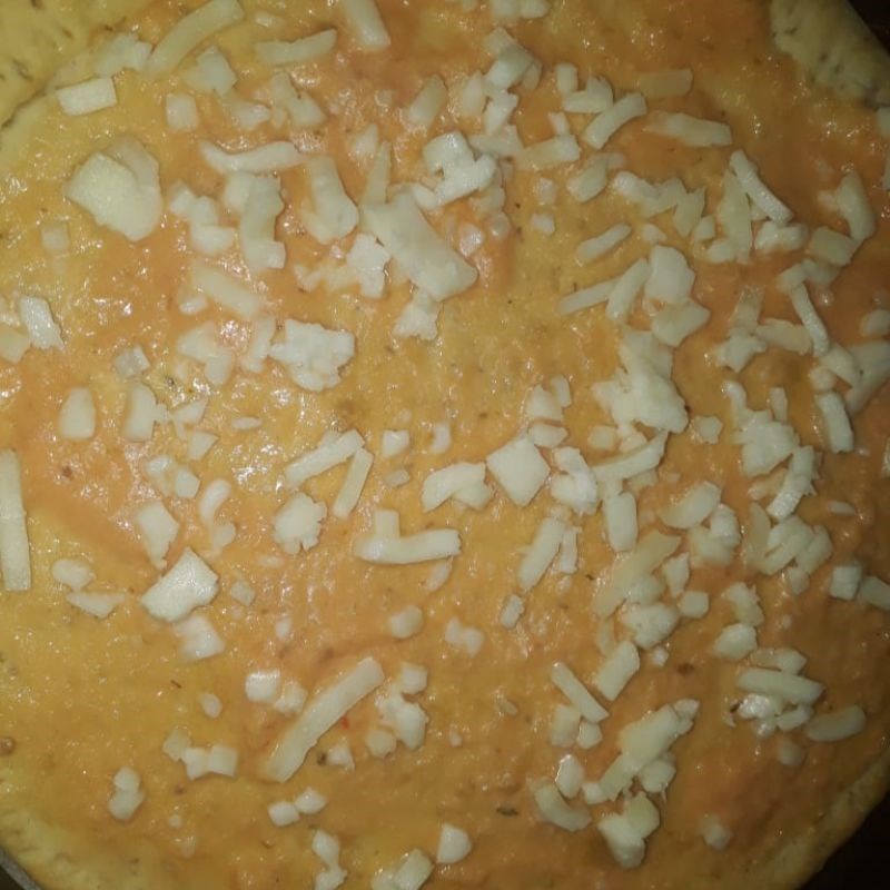 Bước 4 Phủ topping lên pizza Pizza hải sản phô mai (công thức được chia sẻ từ người dùng)