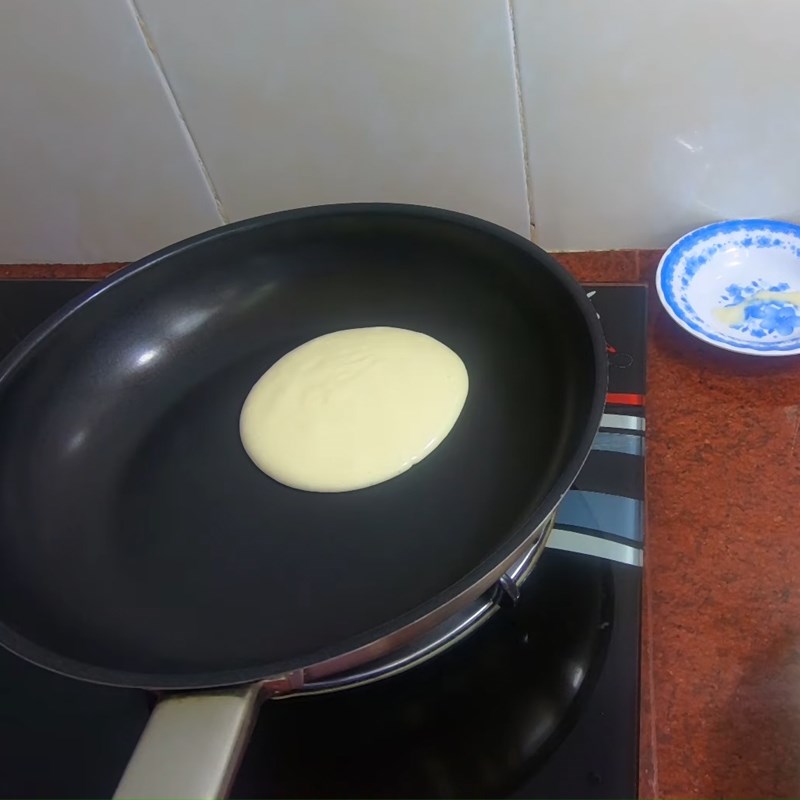 Bước 4 Rán bánh Bánh doremon nhân trứng sữa phô mai