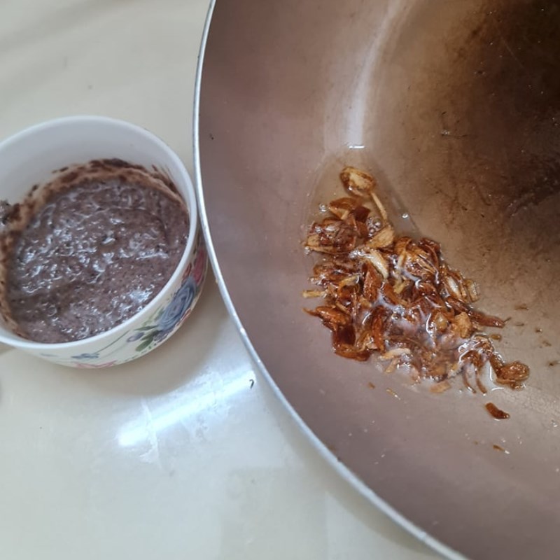 Bước 2 Rán hành tím Mắm tôm chấm bún đậu