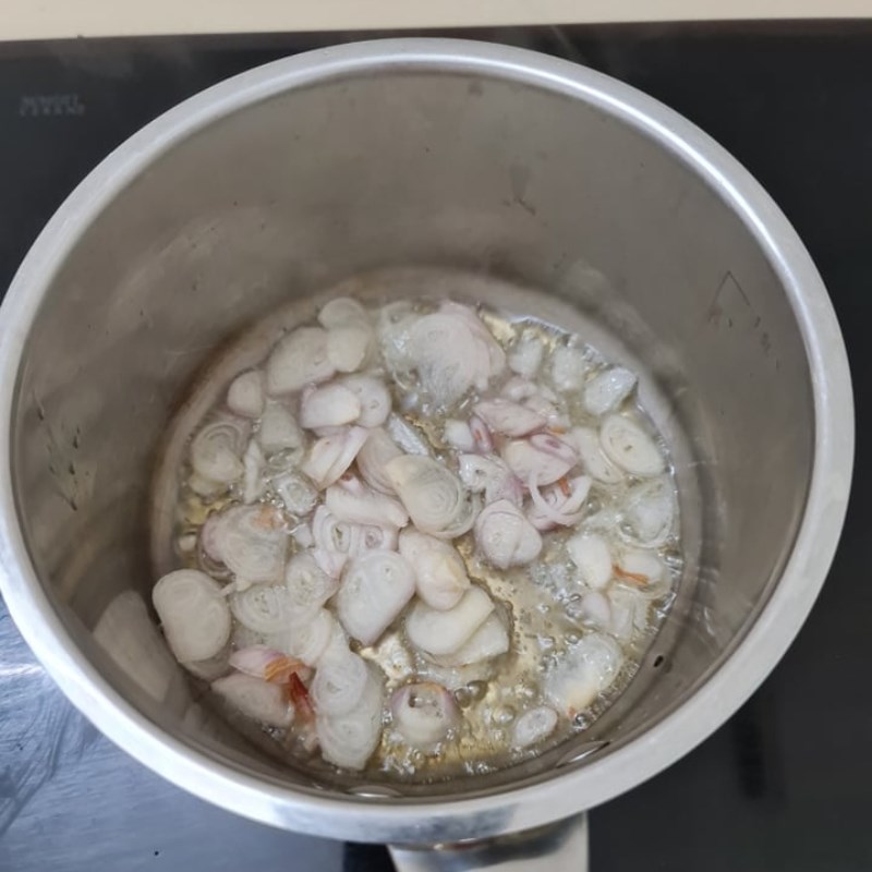 Bước 2 Rán hành tím Mắm tôm chấm bún đậu
