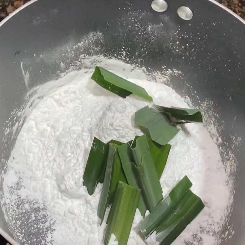 Bước 3 Rang chín bột Bánh phục linh lá dứa