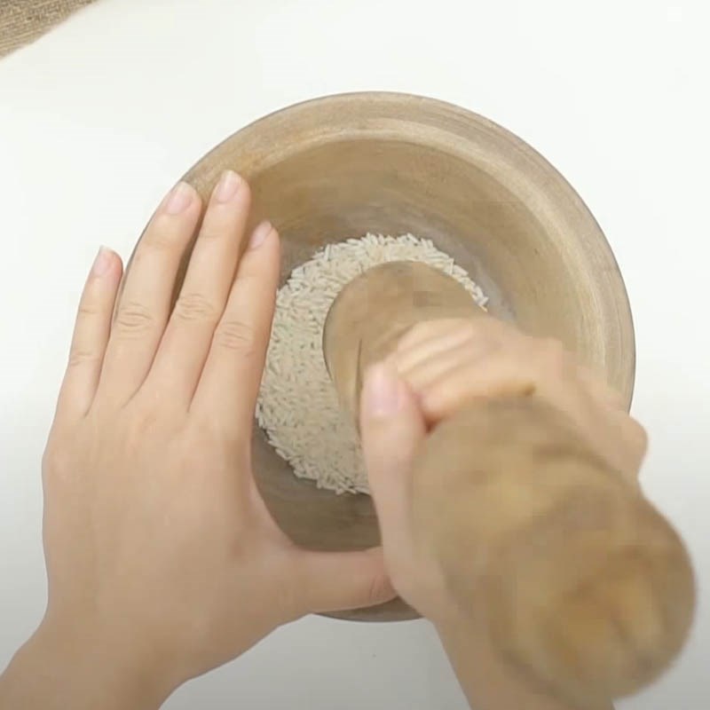 Bước 3 Rang gạo Gỏi bò Thái Lan gạo rang