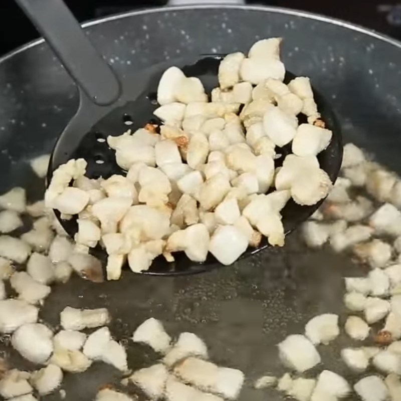 Bước 2 Rang mỡ heo Bánh tráng trộn tóp mỡ
