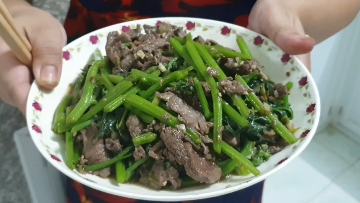 Rau bầu xào thịt bò