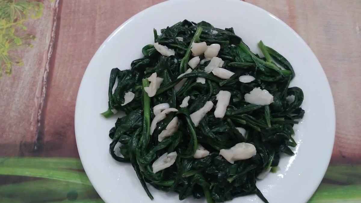 Rau bồ công anh xào tỏi
