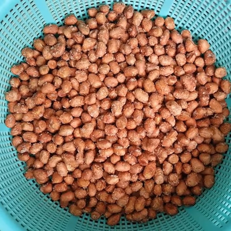 Bước 3 Rây đậu phộng Đậu phộng rang muối đường