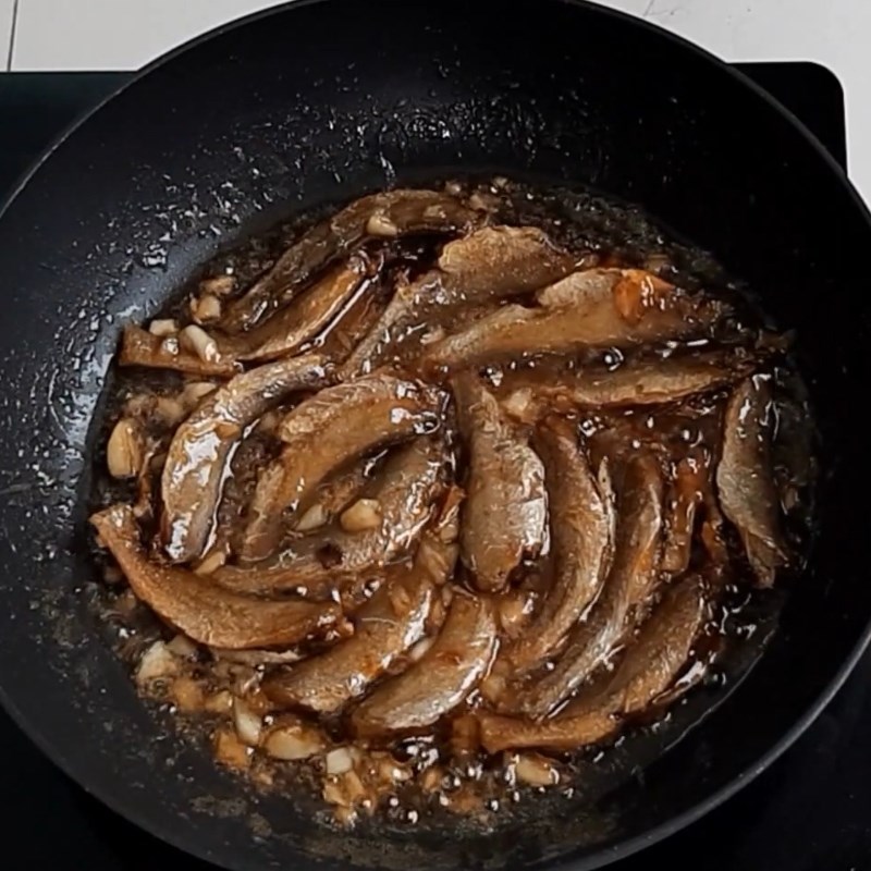 Bước 3 Rim khô Khô cá đù rim me