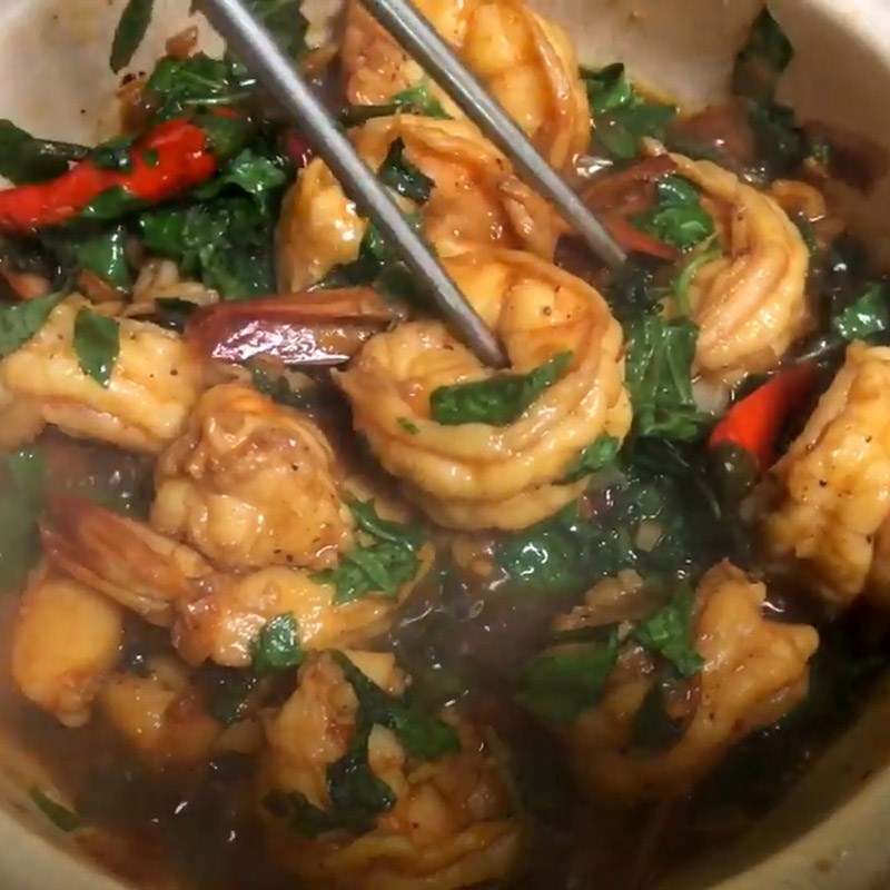Bước 4 Rim tôm Tôm rim lá quế