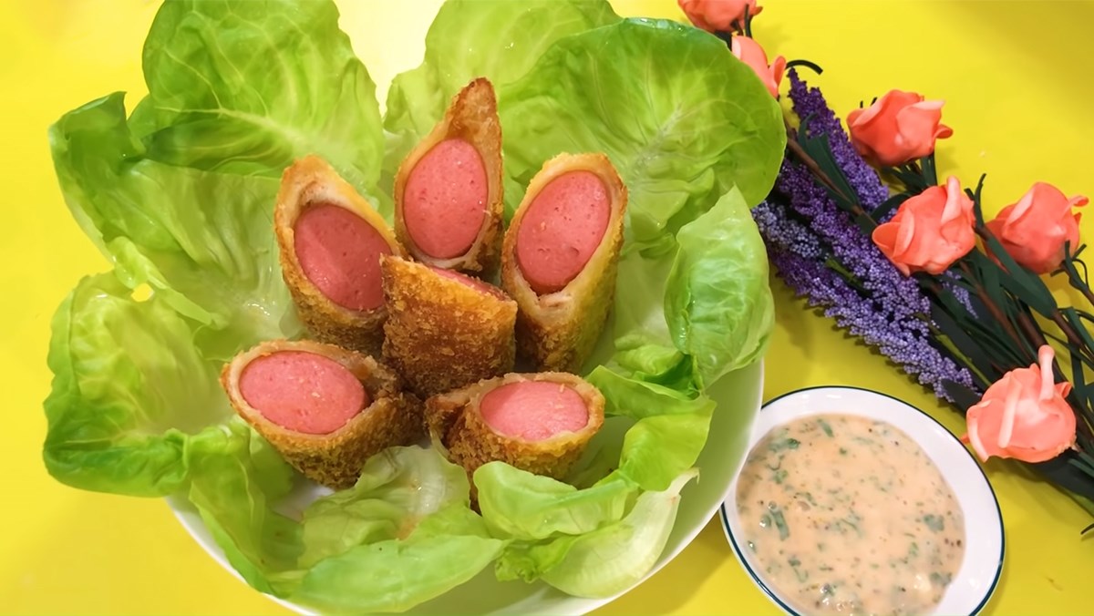 Sandwich cuộn xúc xích
