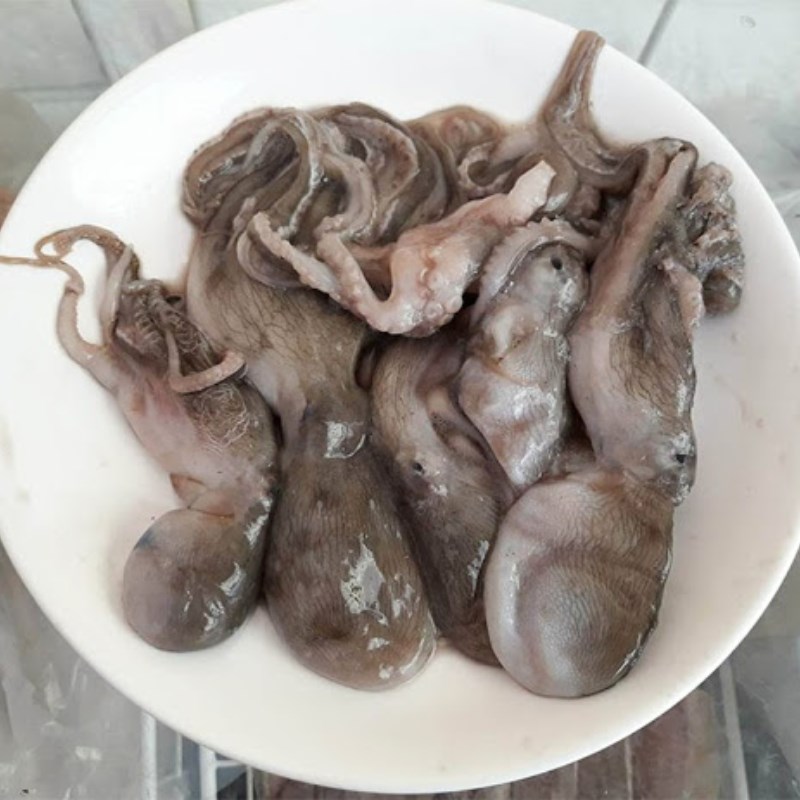 Bước 1 Sơ chế bạch tuộc Bạch tuộc xào rau muống