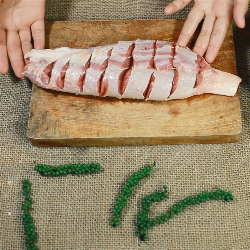 Bước 1 Sơ chế bắp bò Bắp bò nướng tiêu xanh