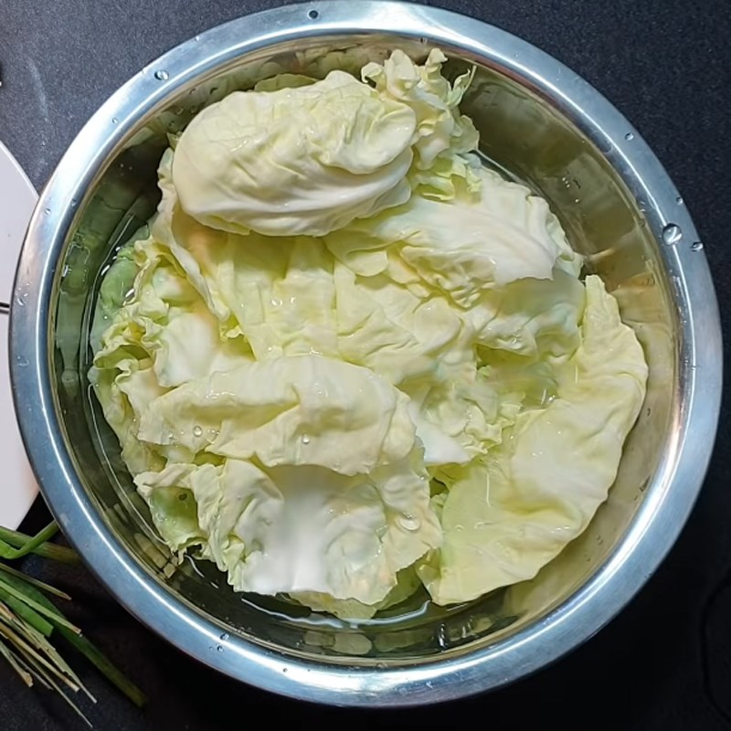 Bước 1 Sơ chế bắp cải Bắp cải cuộn đậu hũ kho tiêu