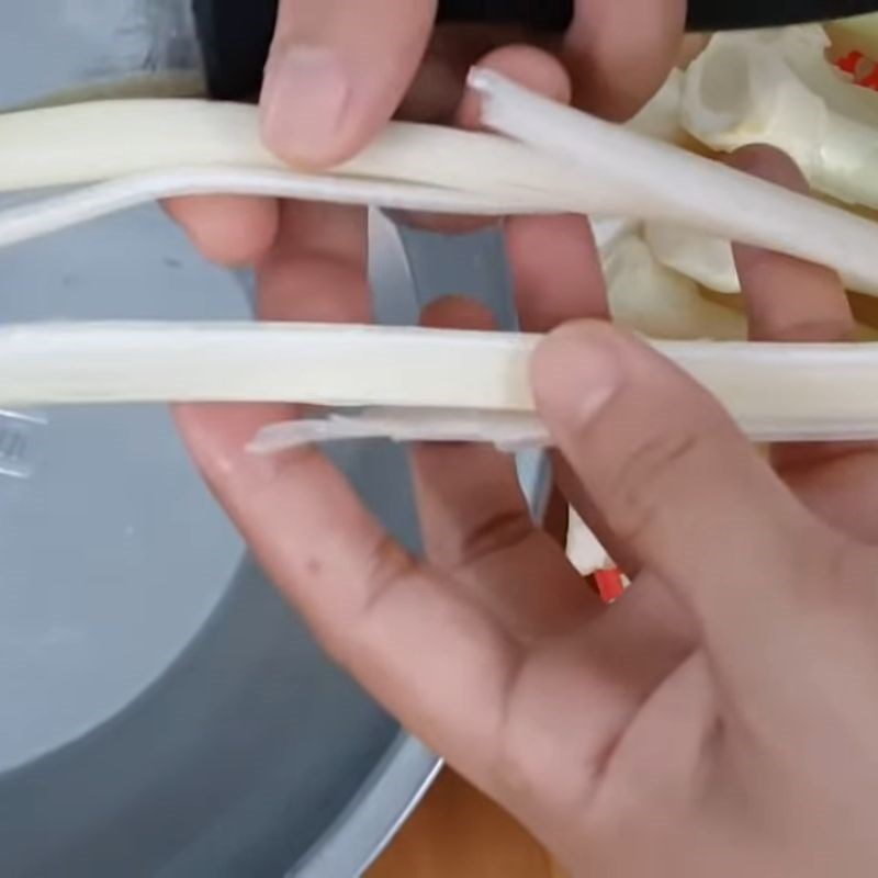 Bước 2 Sơ chế bồn bồn Dưa bồn bồn
