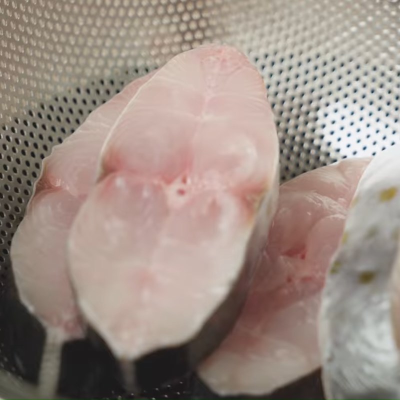 Bước 3 Sơ chế cá Cá thu kho mặn ngọt