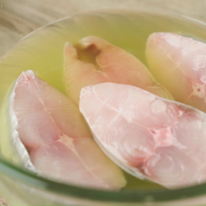 Bước 3 Sơ chế cá Cá thu kho mặn ngọt