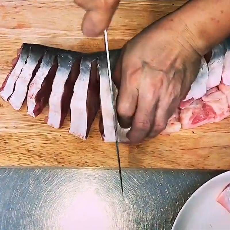 Bước 1 Sơ chế cá basa Cá basa hấp gừng