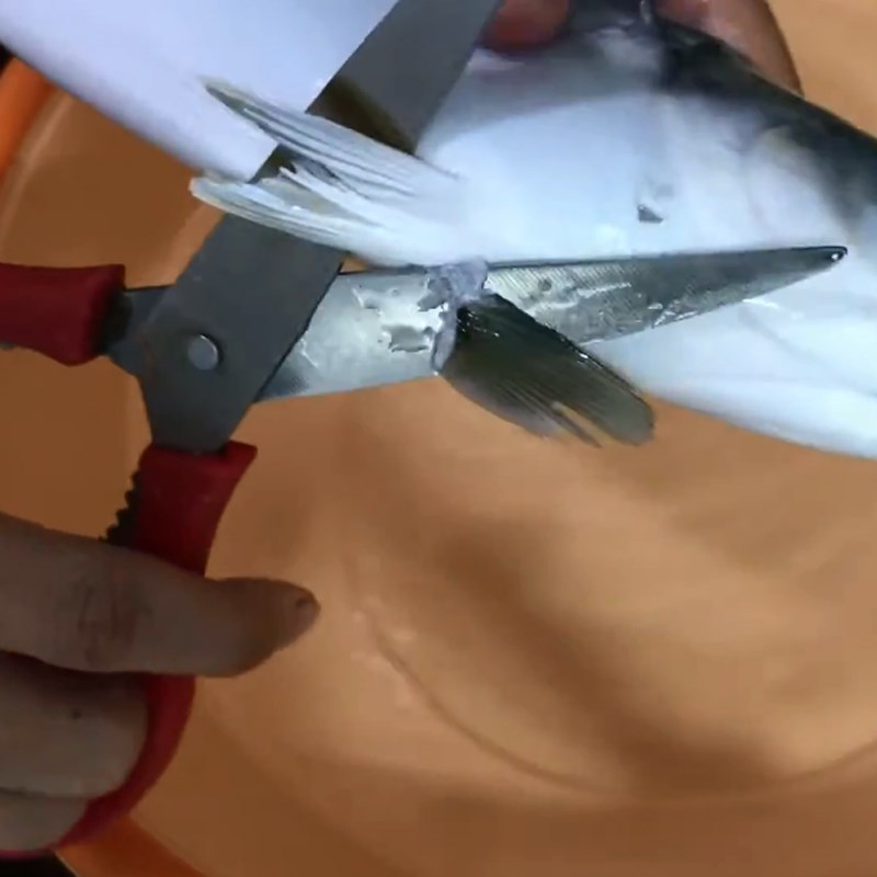 Bước 1 Sơ chế cá cam Cá cam kho thơm
