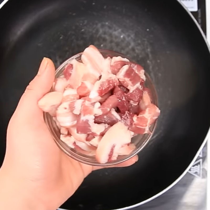 Bước 1 Sơ chế cá cơm khô và thịt Cá cơm khô rim thịt