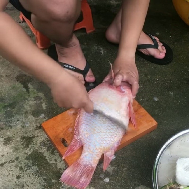 Bước 1 Sơ chế cá diêu hồng Cá diêu hồng hấp bia