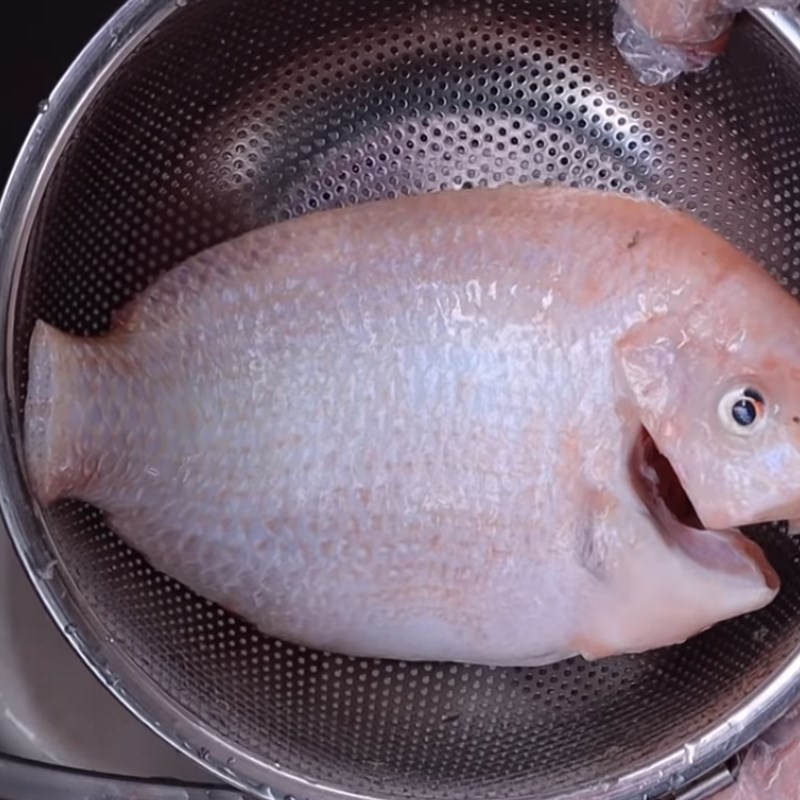 Bước 1 Sơ chế cá diêu hồng Cá diêu hồng kho tiêu