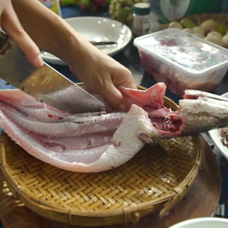 Bước 1 Sơ chế cá lóc Cá lóc hấp củ sắn
