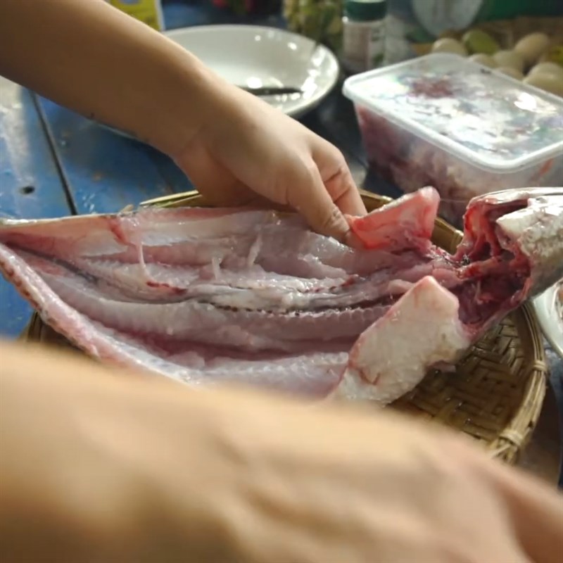 Bước 1 Sơ chế cá lóc Cá lóc hấp củ sắn