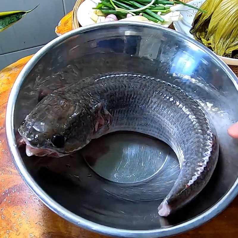 Bước 1 Sơ chế cá lóc Cá lóc hấp dưa cải (cải chua)