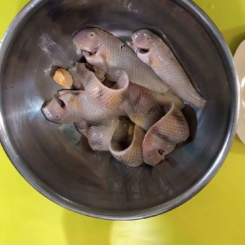 Bước 1 Sơ chế cá mó Cá mó chiên giòn