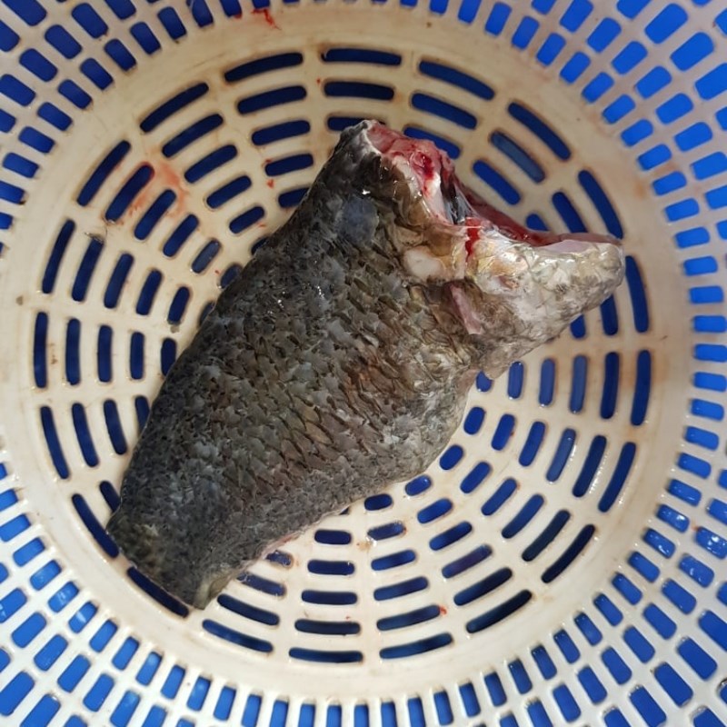 Bước 1 Sơ chế cá rô đồng Canh cải cá rô