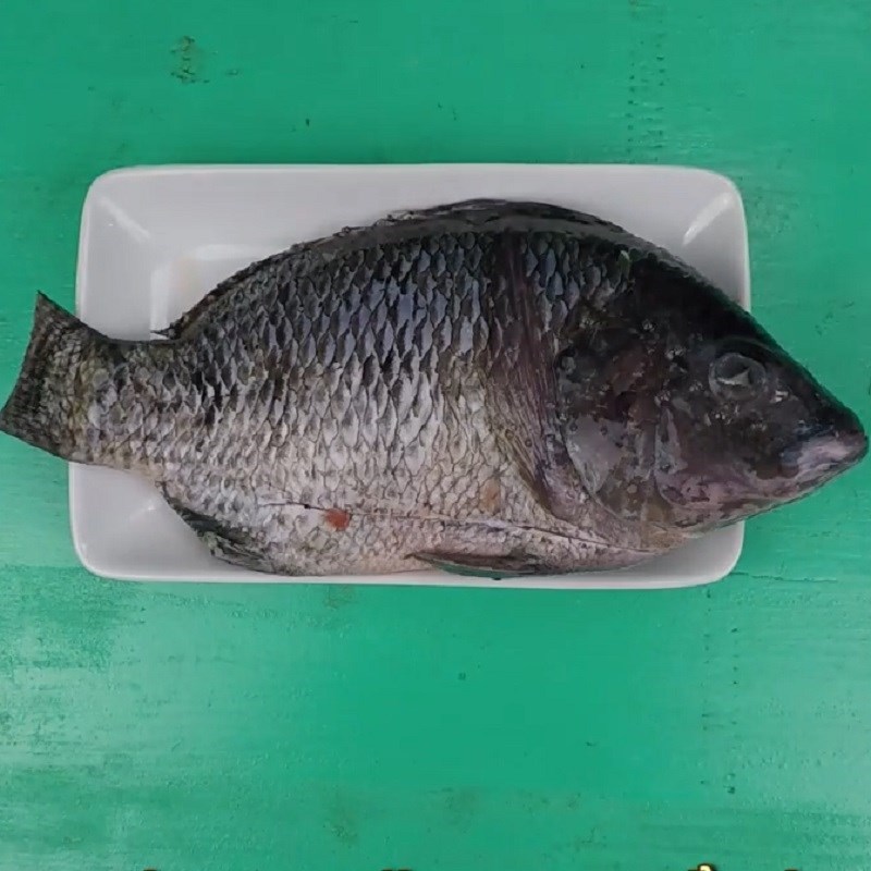 Bước 1 Sơ chế cá rô phi Cá rô phi sốt cà chua