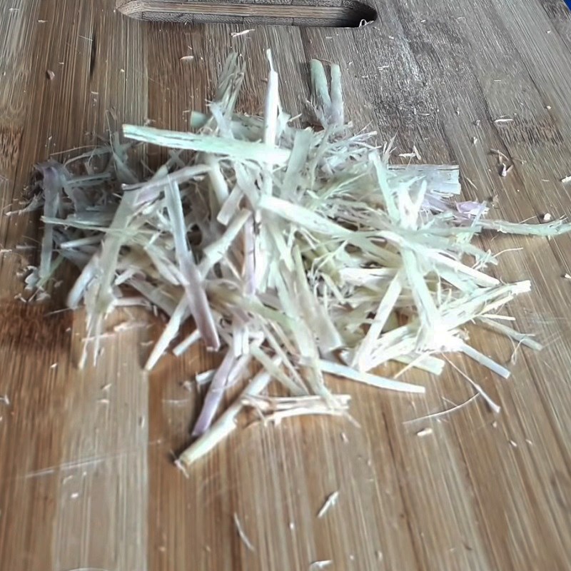 Bước 2 Sơ chế các loại gia vị: Khô bò chay từ chân nấm