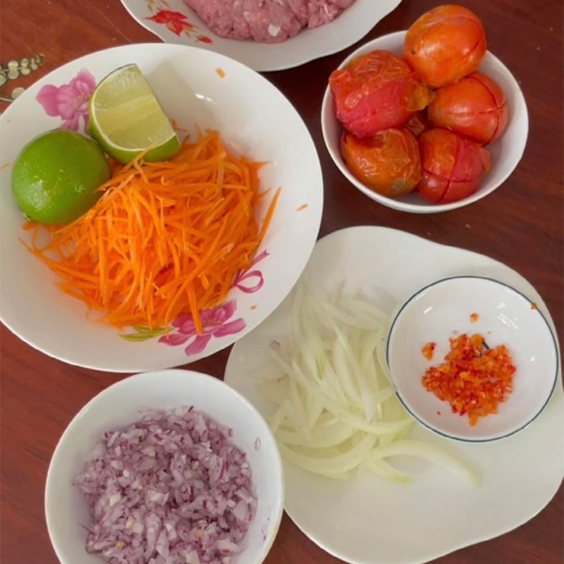 Bước 1 Sơ chế các loại rau củ Xíu mại ăn bánh mì