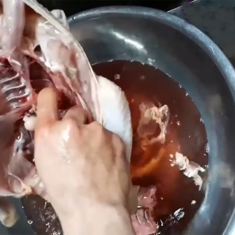 Bước 1 Sơ chế các nguyên liệu Súp gà hạt sen