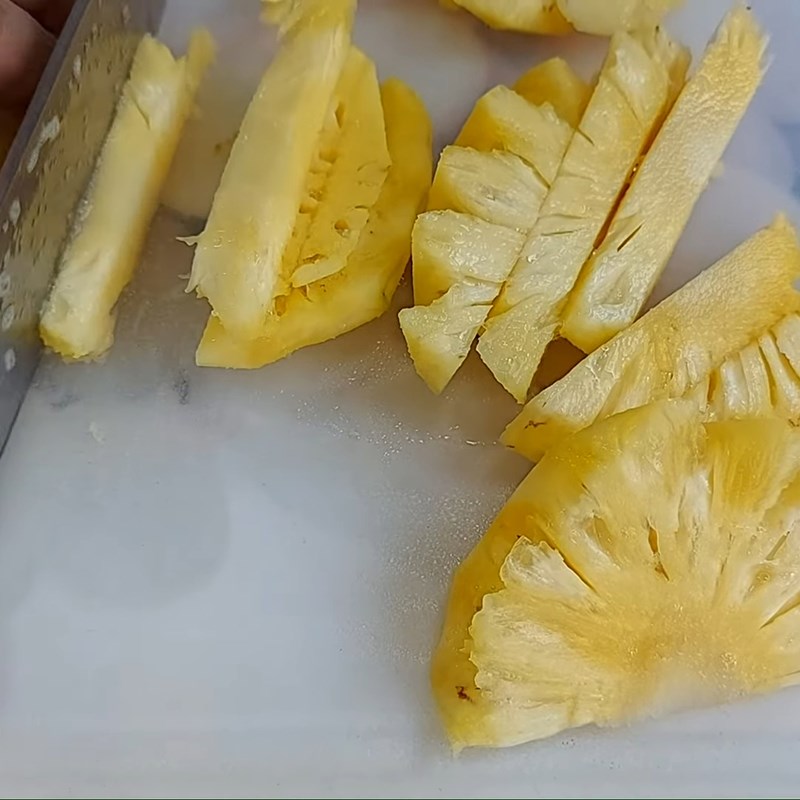 Bước 1 Sơ chế các nguyên liệu Tàu hũ ky xào dứa