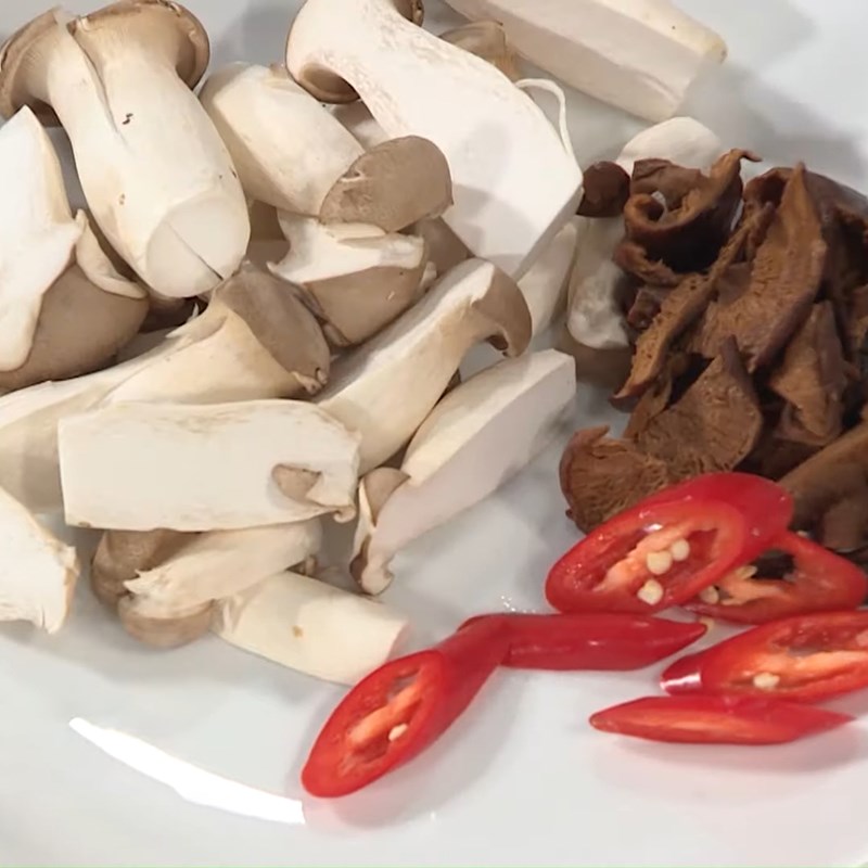 Bước 1 Sơ chế các nguyên liệu Tàu hũ ky xào nấm